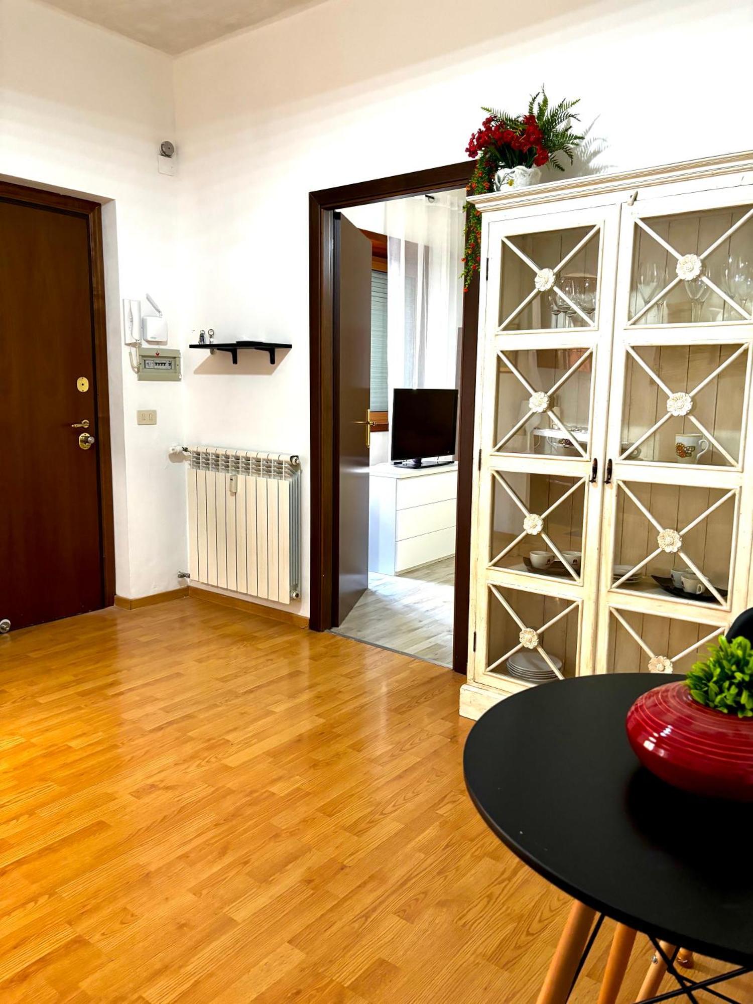 Gecko, Cozy At 5min From Metro, Bus, Tram Apartment *